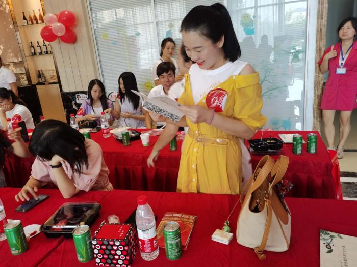 8月23日，单位单身男女相亲联谊会上嘉宾学习传承廉洁家风 (4).jpg