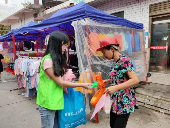 枫林镇：民调宣传进集镇 禁毒知识入民心.jpg