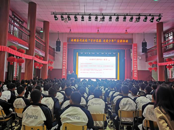 职能部门在学校开展宣讲.jpg