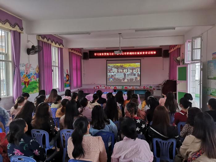 机关幼儿园老师组织学习习总书记讲话.jpg