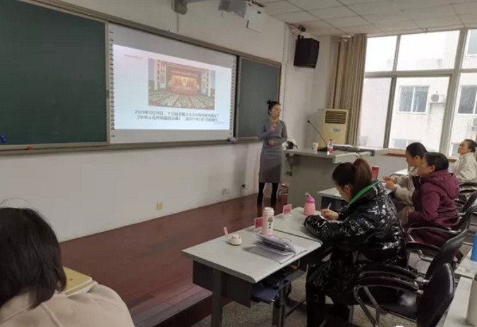 桂律师讲课信息照片.png