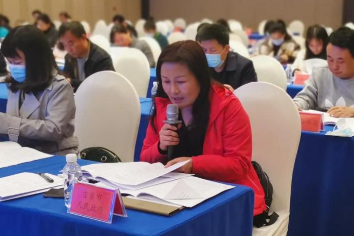 规划编制专家组成员、各县市妇儿工委及州妇儿工委成员单位代表提出修改意见和建议4.jpg