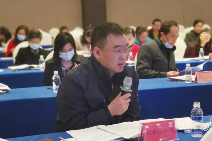 规划编制专家组成员、各县市妇儿工委及州妇儿工委成员单位代表提出修改意见和建议2.jpg