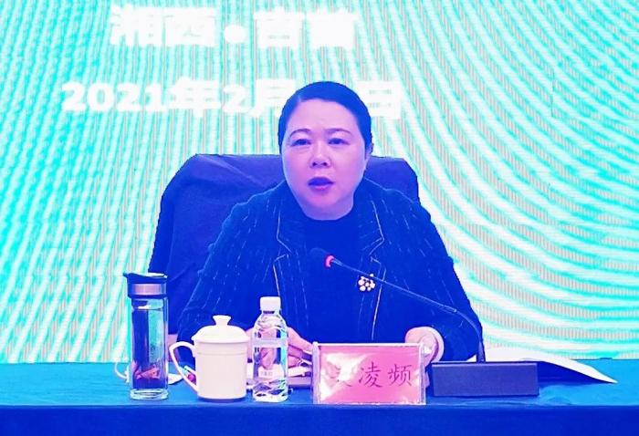 州人民政府副州长、州妇儿工委主任吴凌频出席会议并讲话.jpg