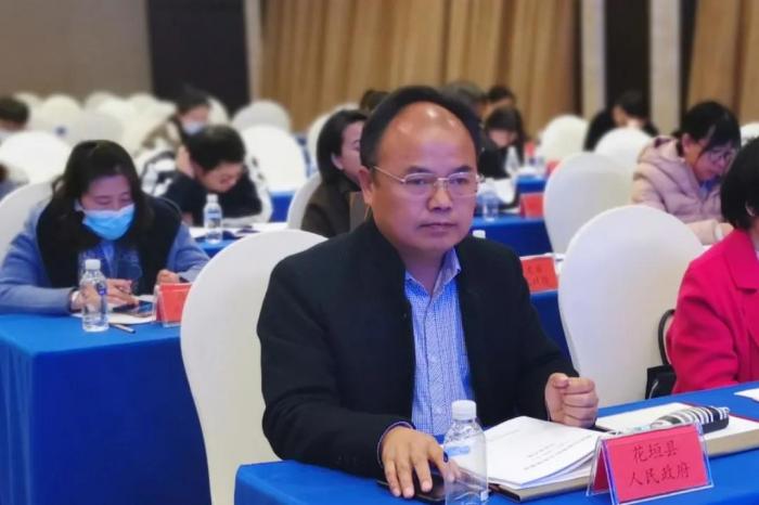 规划编制专家组成员、各县市妇儿工委及州妇儿工委成员单位代表提出修改意见和建议5.jpg