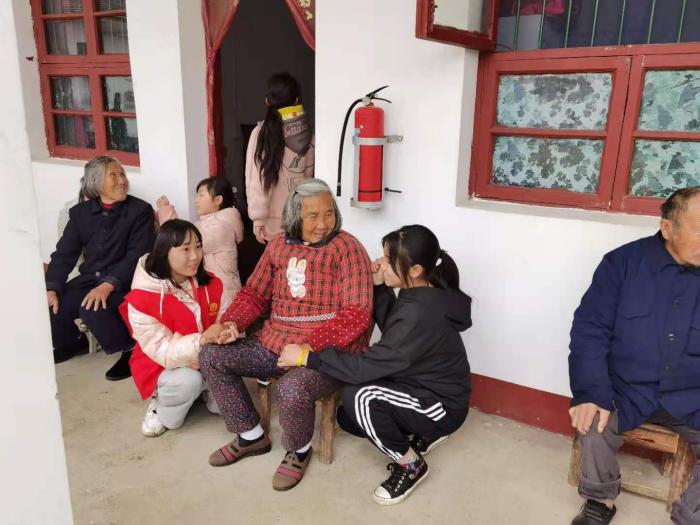镇德桥：2021.03.05孝老爱老传爱心 雷锋精神永流传 (2).jpg
