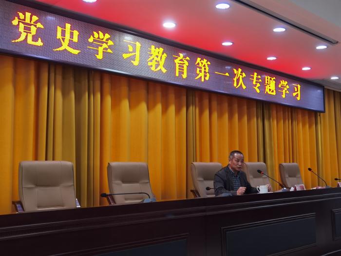讲党课.jpg