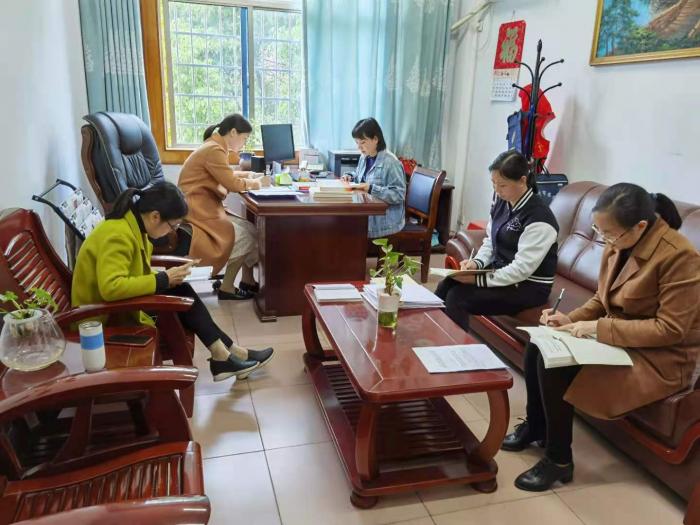 “学史增信”专题研讨1.jpg