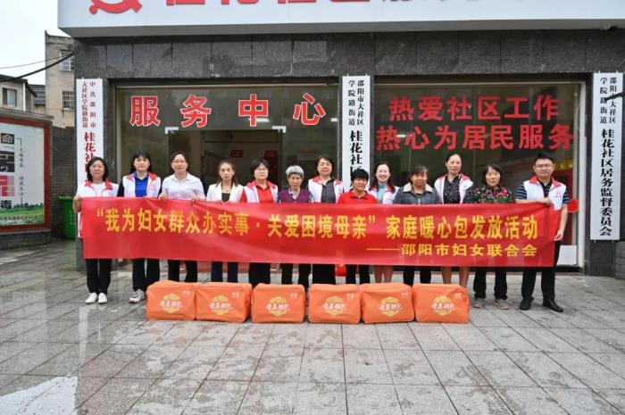 送母亲邮包.jpg