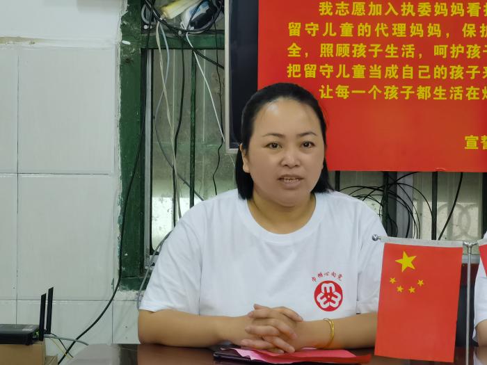 县妇联主要负责人向广大执委发出倡议.jpg
