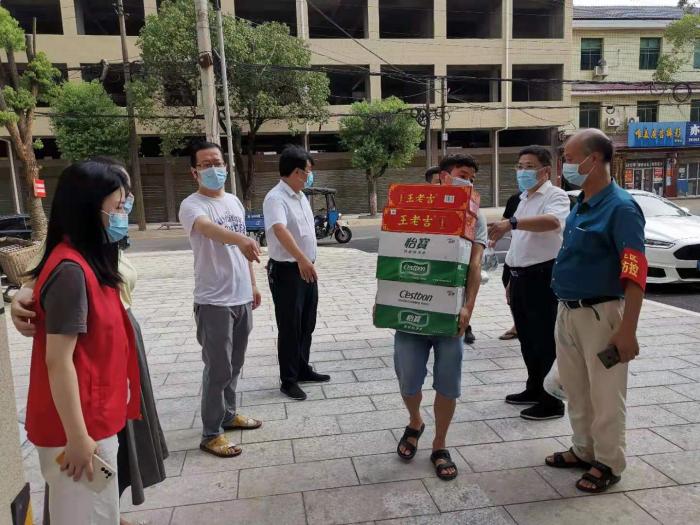 组织来慰问.jpg