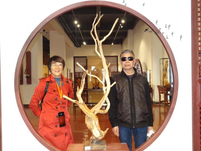 谭荒芳与丈夫张九如相濡以沫30年，夫妻两相敬如宾，互敬互爱。.jpg