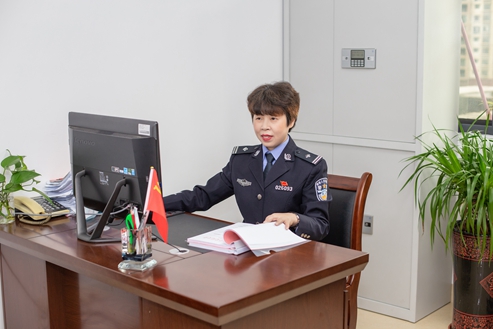 汤学娥工作照片1.jpg
