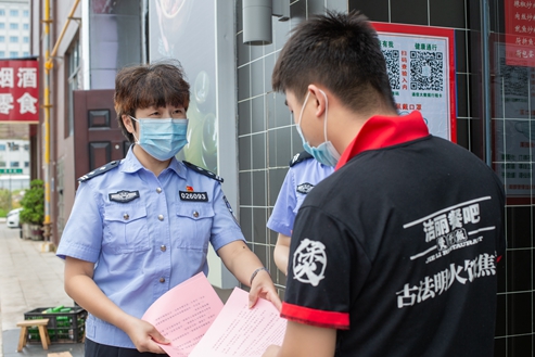 汤学娥工作照片3.jpg