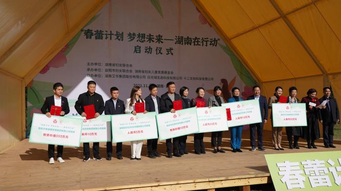 8企业家合照.JPG