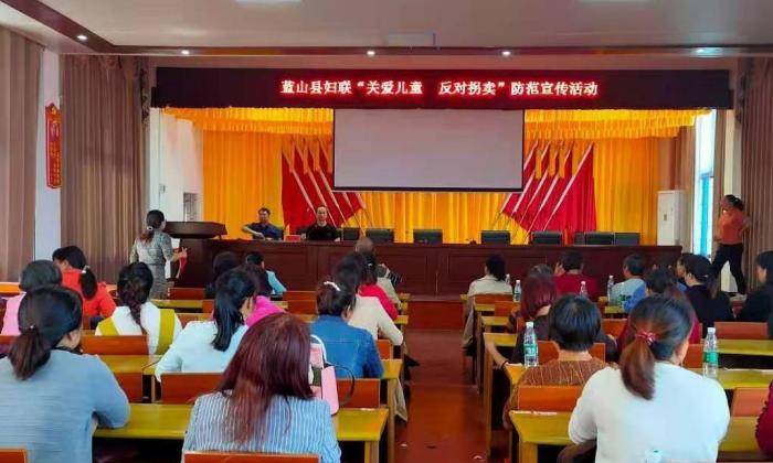 关爱儿童 反对拐卖活动照片2.jpg