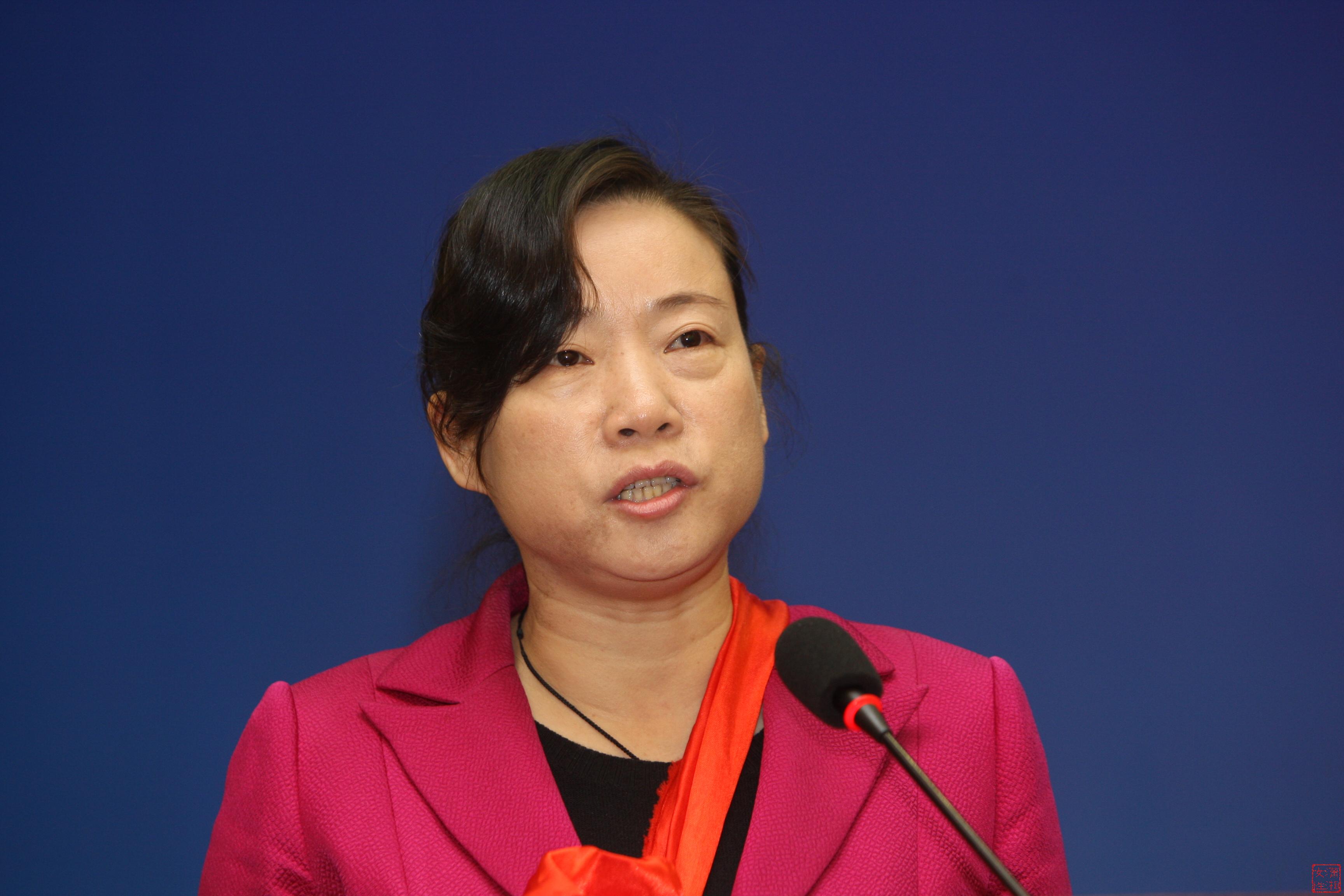 益阳市妇幼保健院院长胡丽发言